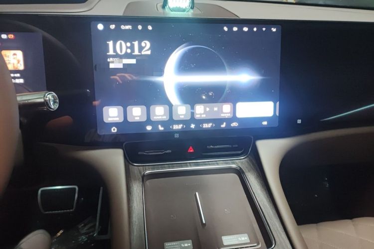 Used Hima AITO M8 2025 Model Pure Electric Max+ Six-Seat Four-Wheel-Drive Version Audio And AC Panel