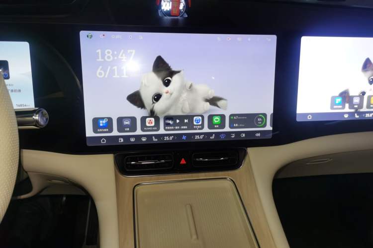Used Hima AITO M8 2025 Extended-Range Max+ Version 53.4 kWh 5-Seater Edition Audio And AC Panel