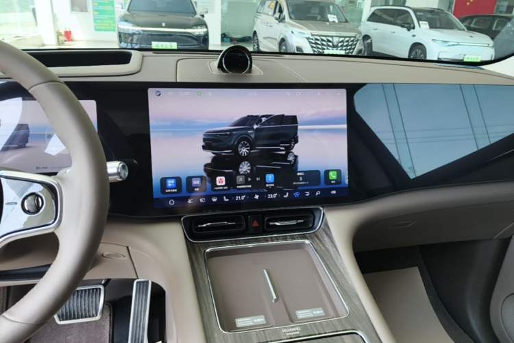 Used Hima AITO M8 2025 Model Pure Electric Max+ Six-Seat Four-Wheel-Drive Version Audio And AC Panel