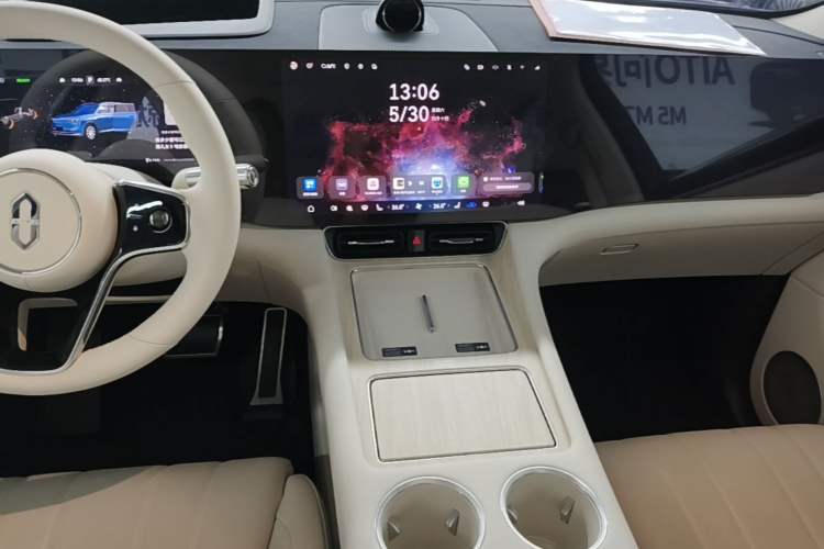 Used Hima AITO M8 2025 Extended-Range Max+ Version 53.4 kWh 6-Seater Edition Audio And AC Panel