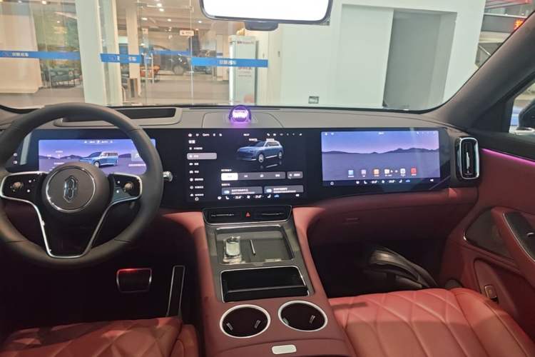 Used Hima AITO M8 2025 Extended-Range Ultra Version 53.4 kWh 5-Seater Edition Audio And AC Panel