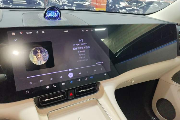 Used Hima AITO M8 2025 Extended-Range Max+ Version 53.4 kWh 5-Seater Edition Audio And AC Panel