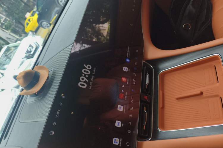 Used Hima AITO M8 2025 Extended-Range Max+ Version 53.4 kWh 6-Seater Edition Audio And AC Panel