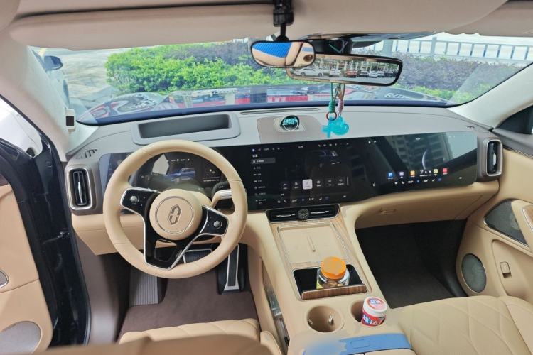 Used Hima AITO M8 2025 Extended-Range Max+ Version 53.4 kWh 6-Seater Edition Center Console
