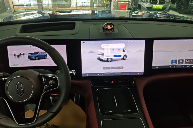 Used Hima AITO M8 2025 Extended-Range Ultra Version 53.4 kWh 5-Seater Edition Center Console