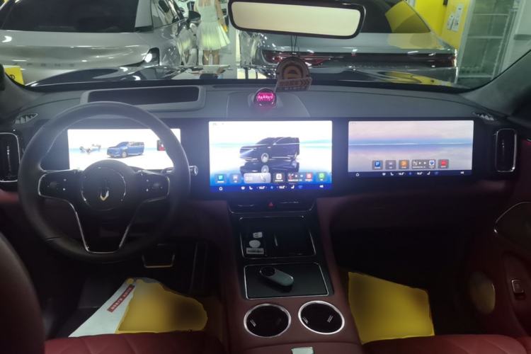 Used Hima AITO M8 2025 Extended-Range Ultra Version 53.4 kWh 5-Seater Edition Center Console