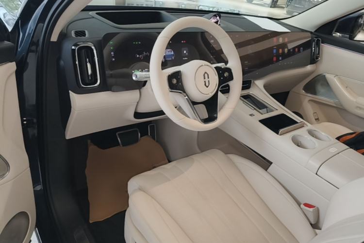 Used Hima AITO M8 2025 Extended-Range Max+ Version 53.4 kWh 6-Seater Edition Center Console