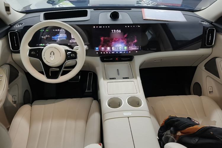Used Hima AITO M8 2025 Extended-Range Max+ Version 53.4 kWh 6-Seater Edition Center Console