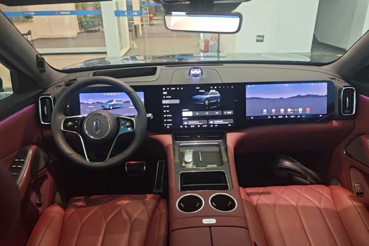 Used Hima AITO M8 2025 Extended-Range Ultra Version 53.4 kWh 5-Seater Edition Center Console