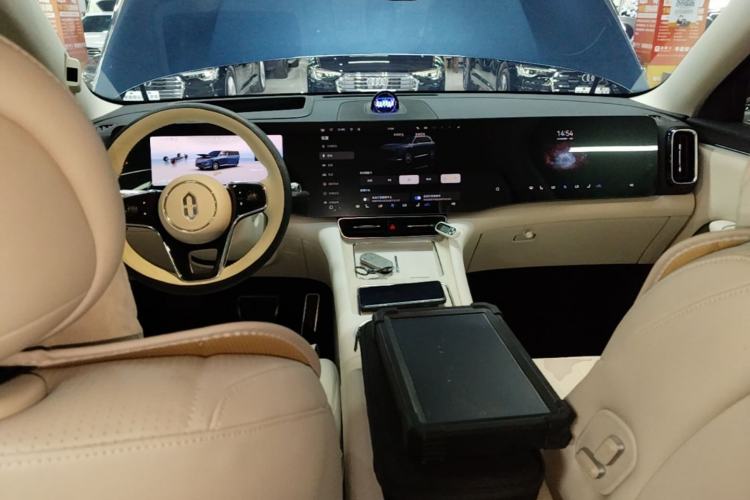 Used Hima AITO M8 2025 Extended-Range Max+ Version 53.4 kWh 5-Seater Edition Center Console