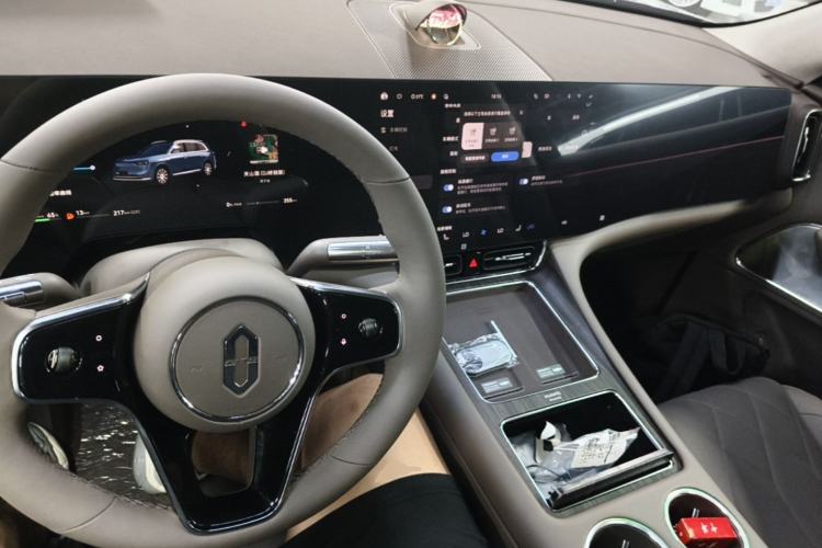 Used Hima AITO M8 2025 Model Range-Extended Max Version 53.4kWh Six-Seater (896-line LiDAR) Center Console