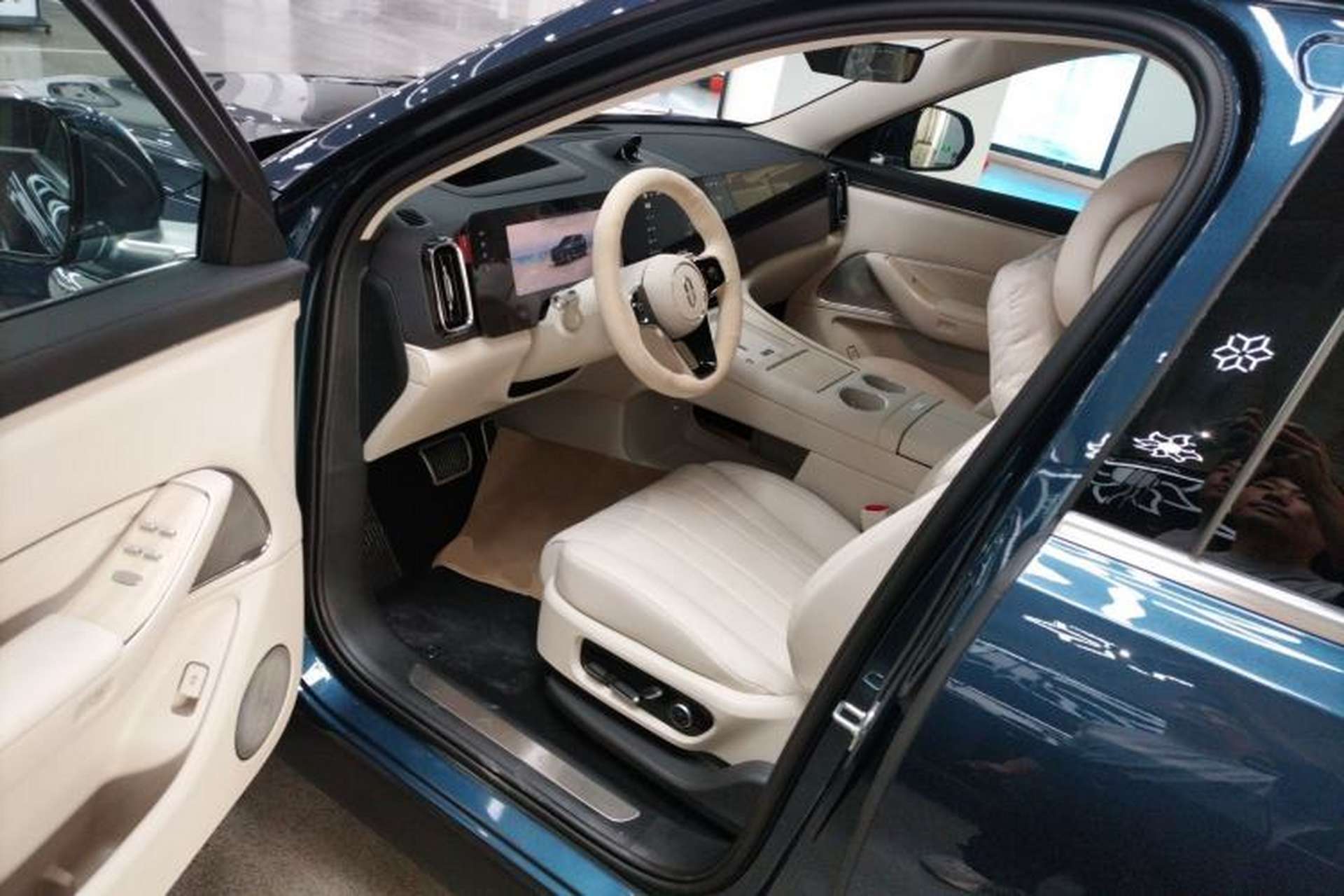 Used Hima AITO M8 2025 Model Pure Electric Max+ Five-Seat Long-Range Version Driver Seat