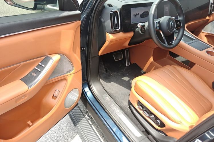 Used Hima AITO M8 2025 Extended-Range Max+ Version 53.4 kWh 6-Seater Edition Driver Seat
