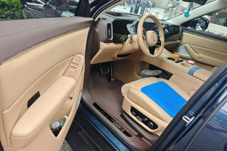 Used Hima AITO M8 2025 Extended-Range Max+ Version 53.4 kWh 6-Seater Edition Driver Seat