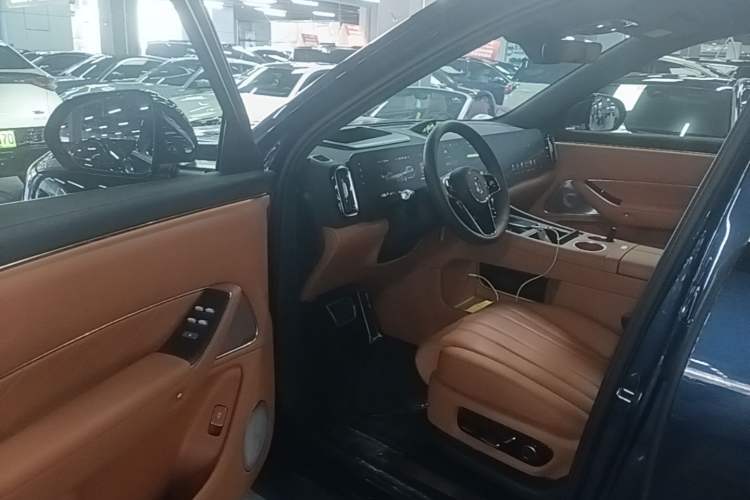 Used Hima AITO M8 2025 Extended-Range Max+ Version 53.4 kWh 5-Seater Edition Driver Seat