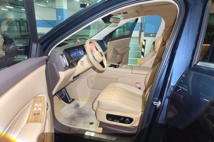 Used Hima AITO M8 2025 Extended-Range Max+ Version 53.4 kWh 6-Seater Edition Driver Seat