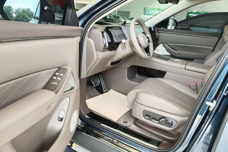 Used Hima AITO M8 2025 Model Pure Electric Max+ Six-Seat Four-Wheel-Drive Version Driver Seat