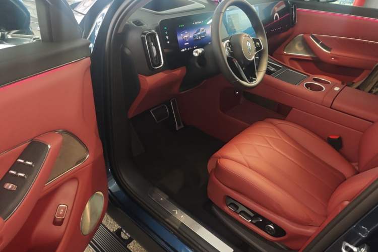 Used Hima AITO M8 2025 Extended-Range Ultra Version 53.4 kWh 5-Seater Edition Driver Seat