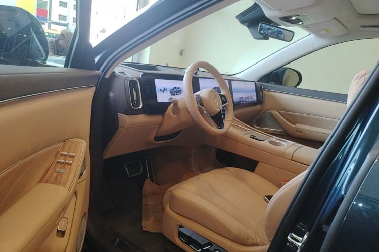 Used Hima AITO M8 2025 Extended-Range Max+ Version 53.4 kWh 6-Seater Edition Driver Seat