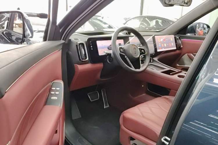 Used Hima AITO M8 2025 Extended-Range Ultra Version 53.4 kWh 5-Seater Edition Driver Seat