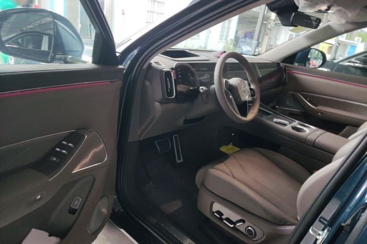 Used Hima AITO M8 2025 Extended-Range Ultra Version 53.4 kWh 6-Seater Edition Driver Seat