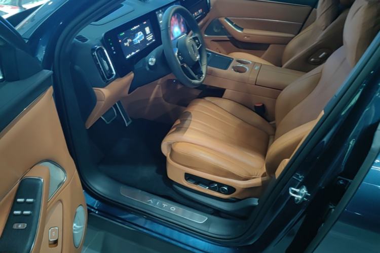 Used Hima AITO M8 2025 Extended-Range Max+ Version 53.4 kWh 6-Seater Edition Driver Seat