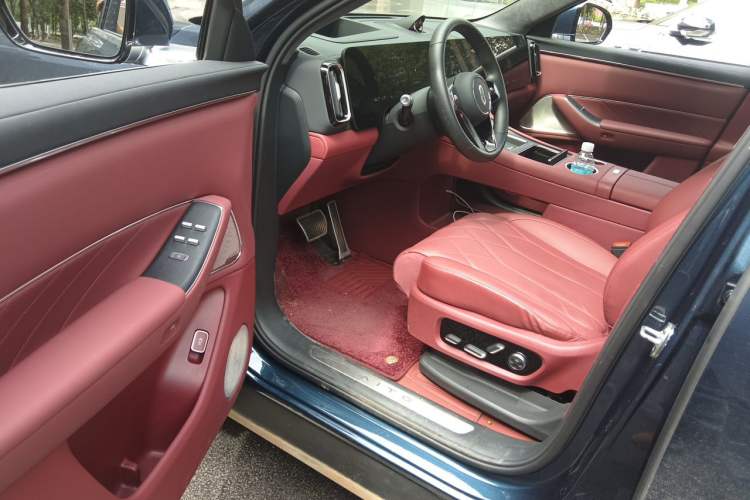 Used Hima AITO M8 2025 Extended-Range Max+ Version 53.4 kWh 6-Seater Edition Driver Seat