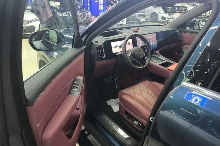 Used Hima AITO M8 2025 Extended-Range Ultra Version 53.4 kWh 5-Seater Edition Driver Seat