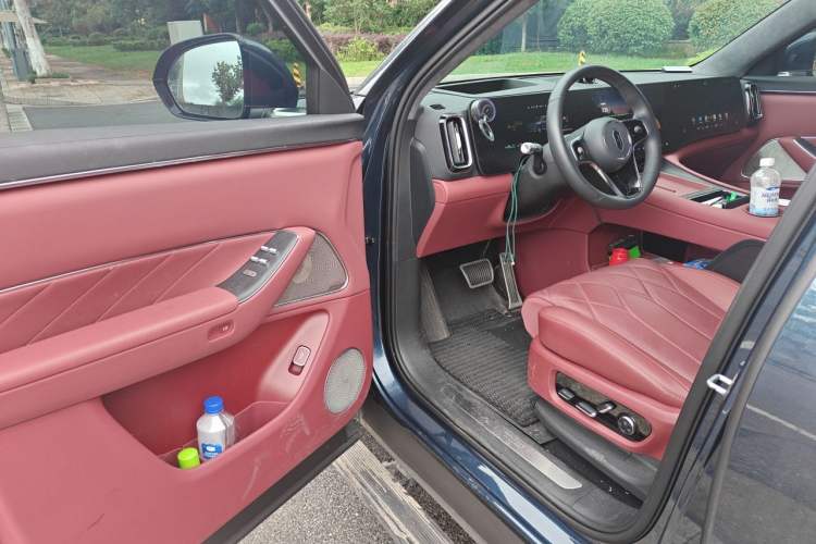 Used Hima AITO M8 2025 Extended-Range Max+ Version 53.4 kWh 6-Seater Edition Driver Seat