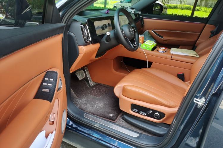 Used Hima AITO M8 2025 Extended-Range Max+ Version 53.4 kWh 6-Seater Edition Driver Seat
