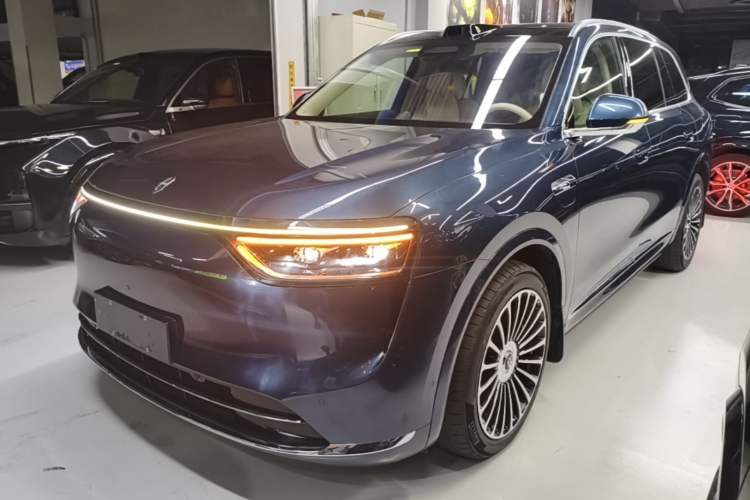 Hima AITO M8 2025 Extended-Range Max+ Version 53.4 kWh 6-Seater Edition