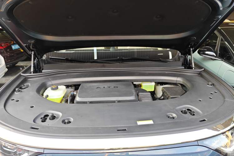 Used Hima AITO M8 2025 Extended-Range Max Version 37 kWh 6-Seater Engine Bay