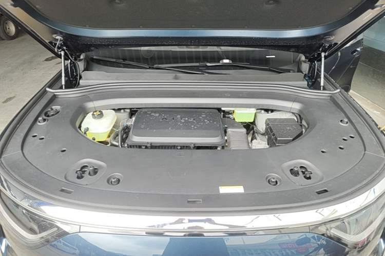 Used Hima AITO M8 2025 Extended-Range Max+ Version 53.4 kWh 5-Seater Edition Engine Bay