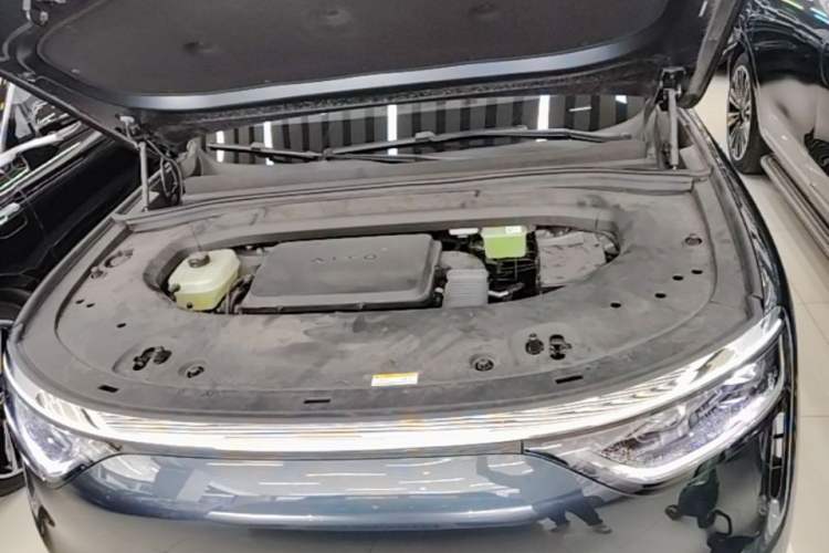 Used Hima AITO M8 2025 Extended-Range Ultra Version 53.4 kWh 5-Seater Edition Engine Bay
