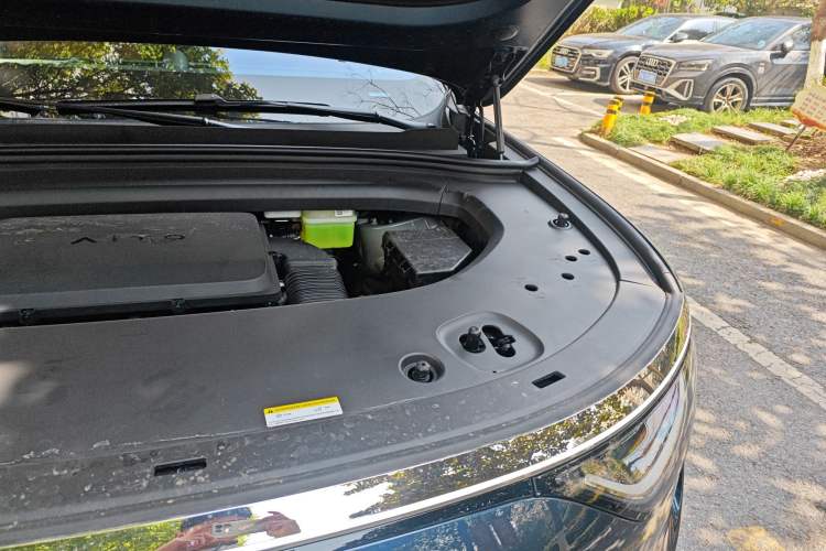 Used Hima AITO M8 2025 Extended-Range Max+ Version 53.4 kWh 6-Seater Edition Engine Bay Left