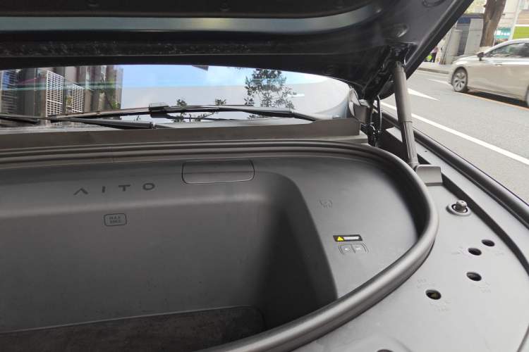 Used Hima AITO M8 2025 Model, Pure Electric Max+ Five-Seat All-Wheel-Drive Version Engine Bay Left