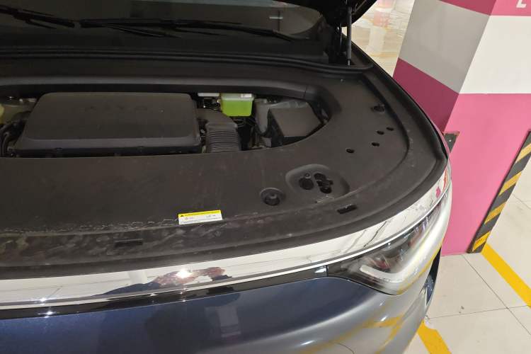 Used Hima AITO M8 2025 Extended-Range Ultra Version 53.4 kWh 5-Seater Edition Engine Bay Left