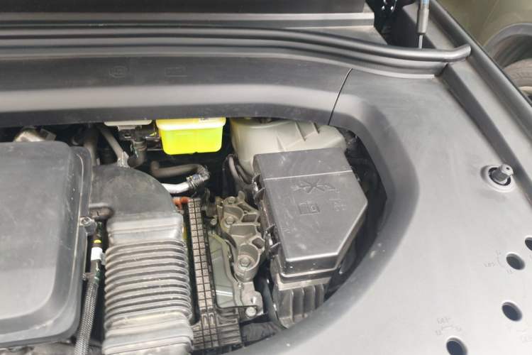 Used Hima AITO M8 2025 Extended-Range Max+ Version 53.4 kWh 6-Seater Edition Engine Bay Left