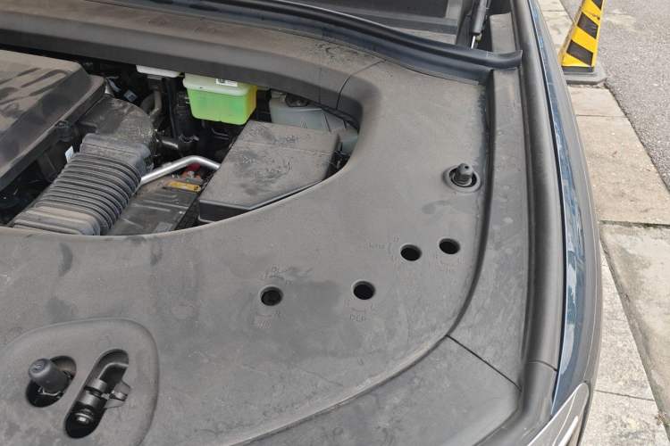 Used Hima AITO M8 2025 Extended-Range Max+ Version 53.4 kWh 6-Seater Edition Engine Bay Left
