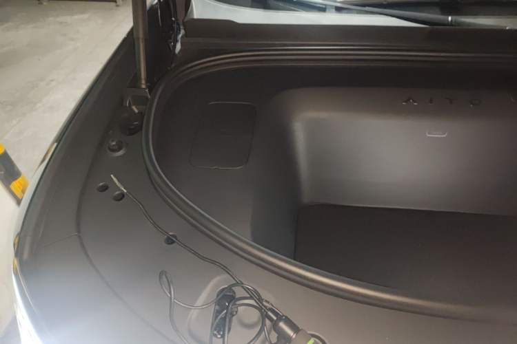 Used Hima AITO M8 2025 Model Pure Electric Max+ Six-Seat Four-Wheel-Drive Version Engine Bay Right