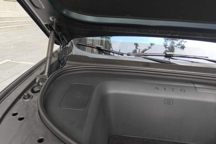 Used Hima AITO M8 2025 Model, Pure Electric Max+ Five-Seat All-Wheel-Drive Version Engine Bay Right