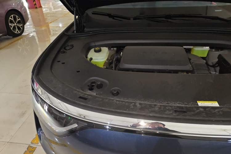 Used Hima AITO M8 2025 Extended-Range Ultra Version 53.4 kWh 5-Seater Edition Engine Bay Right