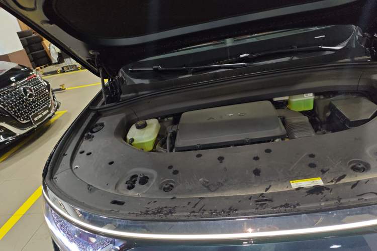 Used Hima AITO M8 2025 Extended-Range Max Version 37 kWh 6-Seater Engine Bay Right