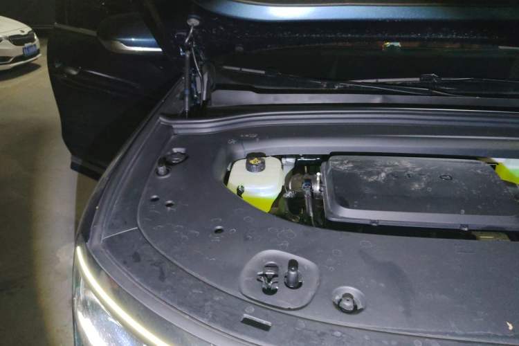 Used Hima AITO M8 2025 Extended-Range Ultra Version 53.4 kWh 6-Seater Edition Engine Bay Right