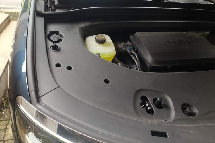 Used Hima AITO M8 2025 Extended-Range Ultra Version 53.4 kWh 6-Seater Edition Engine Bay Right