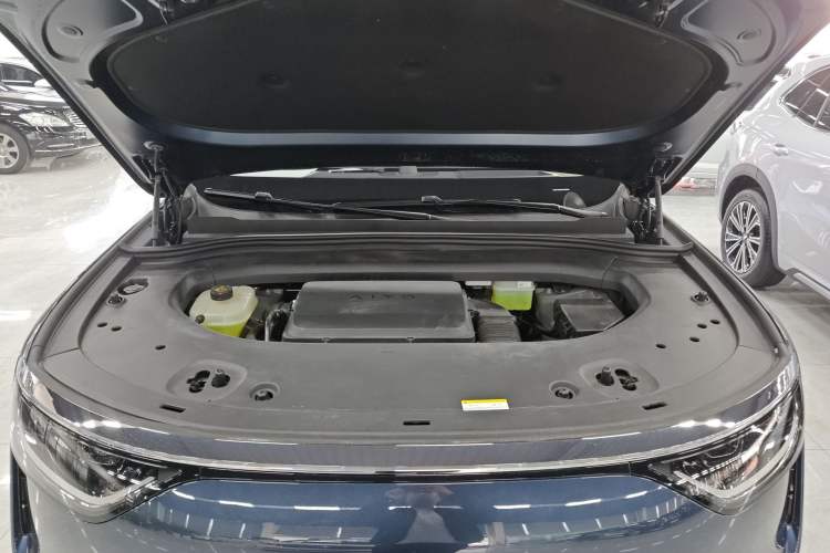 Used Hima AITO M8 2025 Extended-Range Ultra Version 53.4 kWh 5-Seater Edition Engine Bay
