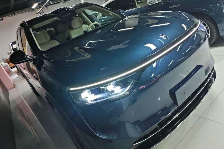 Used Hima AITO M8 2025 Extended-Range Ultra Version 53.4 kWh 6-Seater Edition Exterior 1