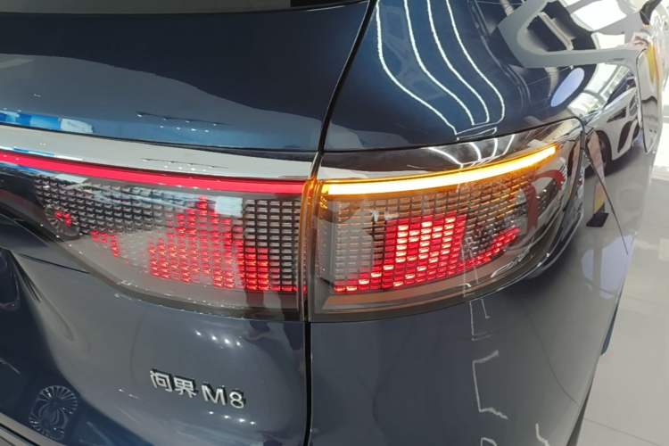 Used Hima AITO M8 2025 Extended-Range Ultra Version 53.4 kWh 5-Seater Edition Exterior 3