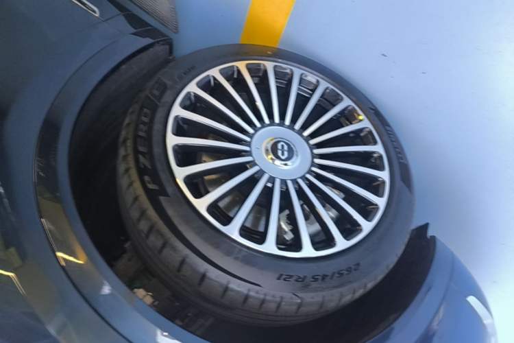 Used Hima AITO M8 2025 Extended-Range Ultra Version 53.4 kWh 5-Seater Edition Exterior 4