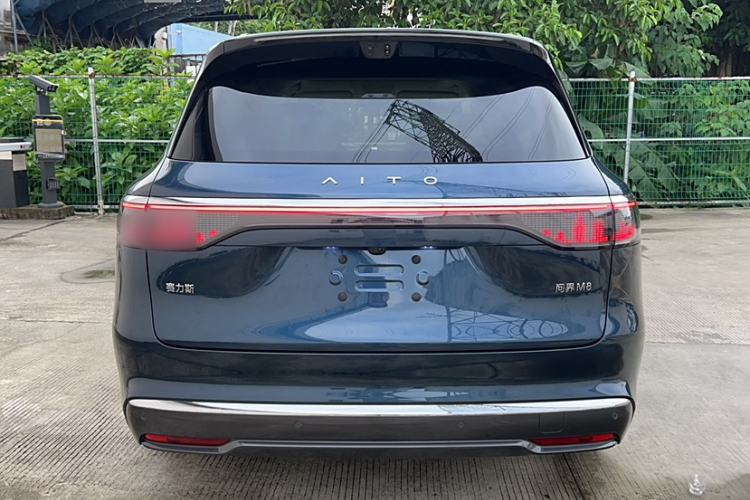 Used Hima AITO M8 2025 Extended-Range Max Version 37 kWh 6-Seater Exterior 4